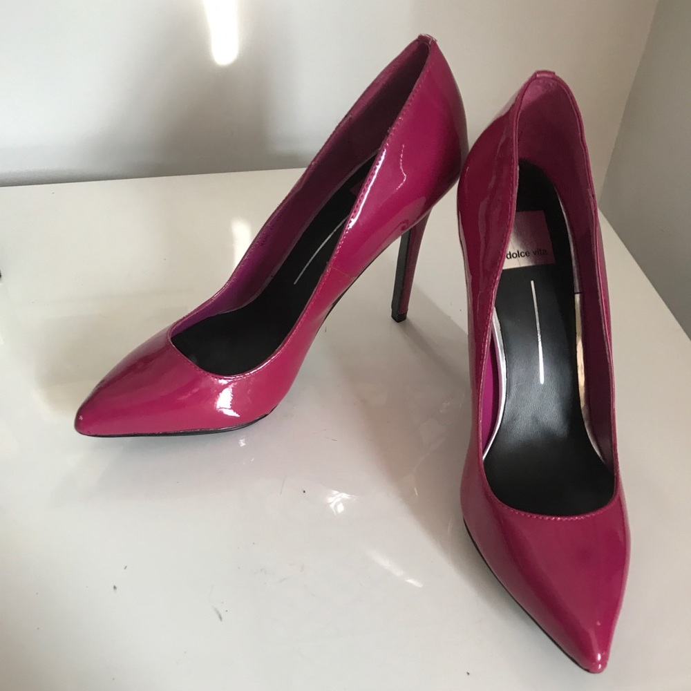 fuchsia pink dolce vita pumps